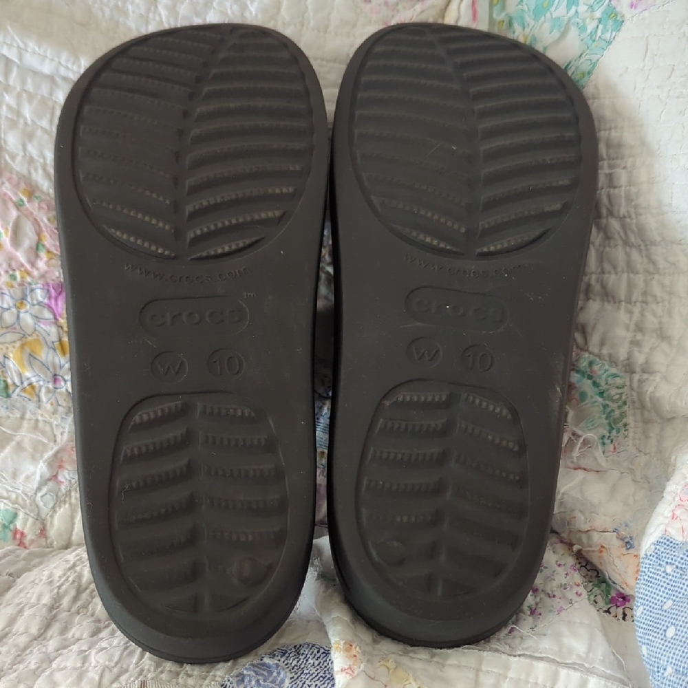 Crocs Iconic Comfort Slides in Black - Picture 7 of 8